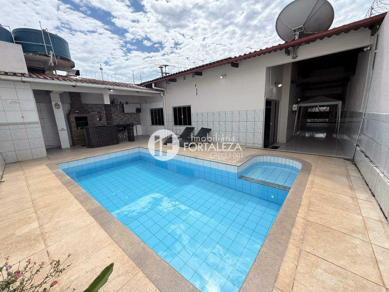 Casa para aluguel no Conjunto Adalberto Sena: 
