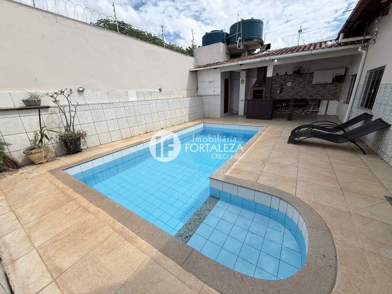 Casa para aluguel no Conjunto Adalberto Sena: 