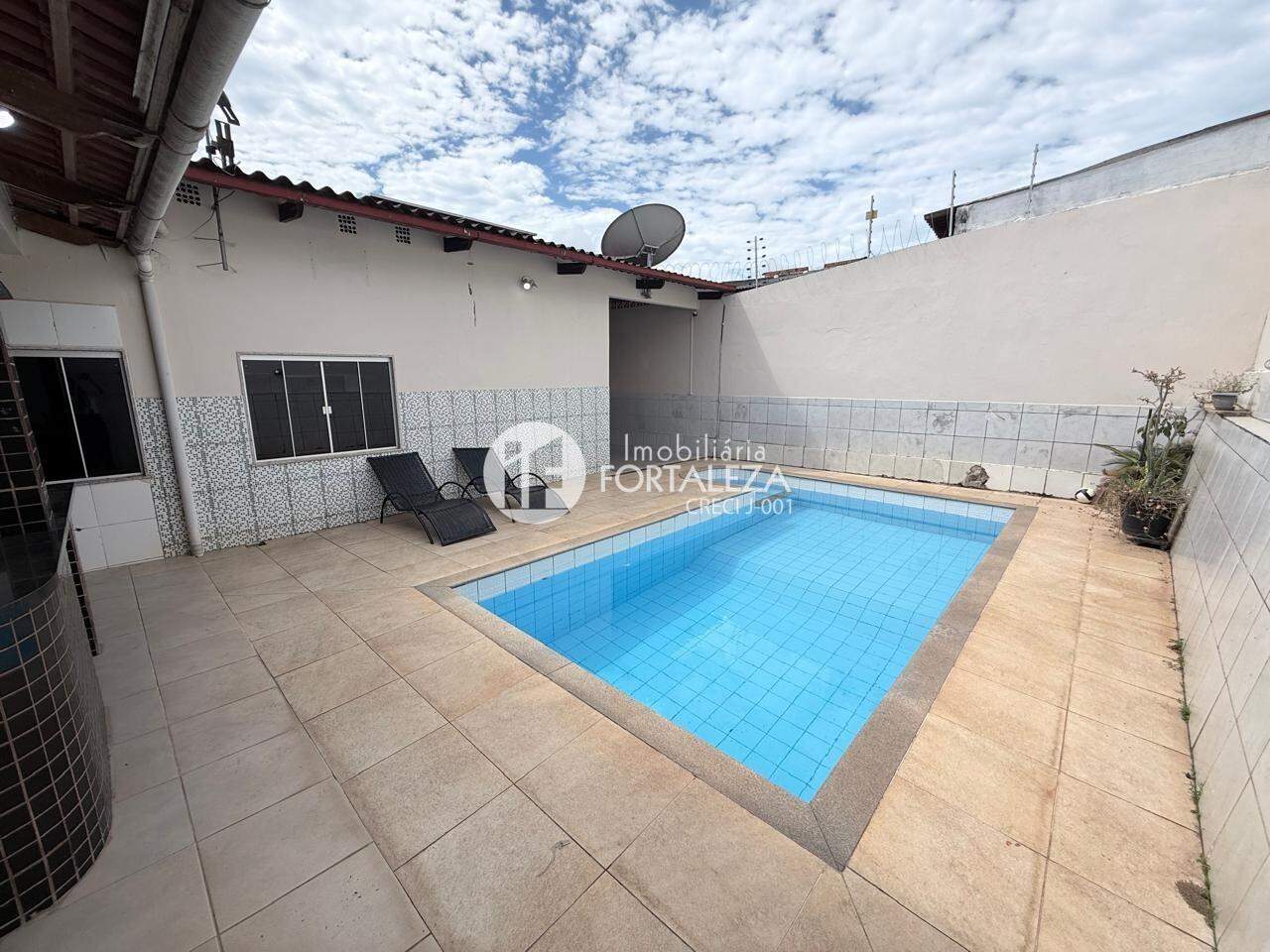 Casa para aluguel no Conjunto Adalberto Sena: 