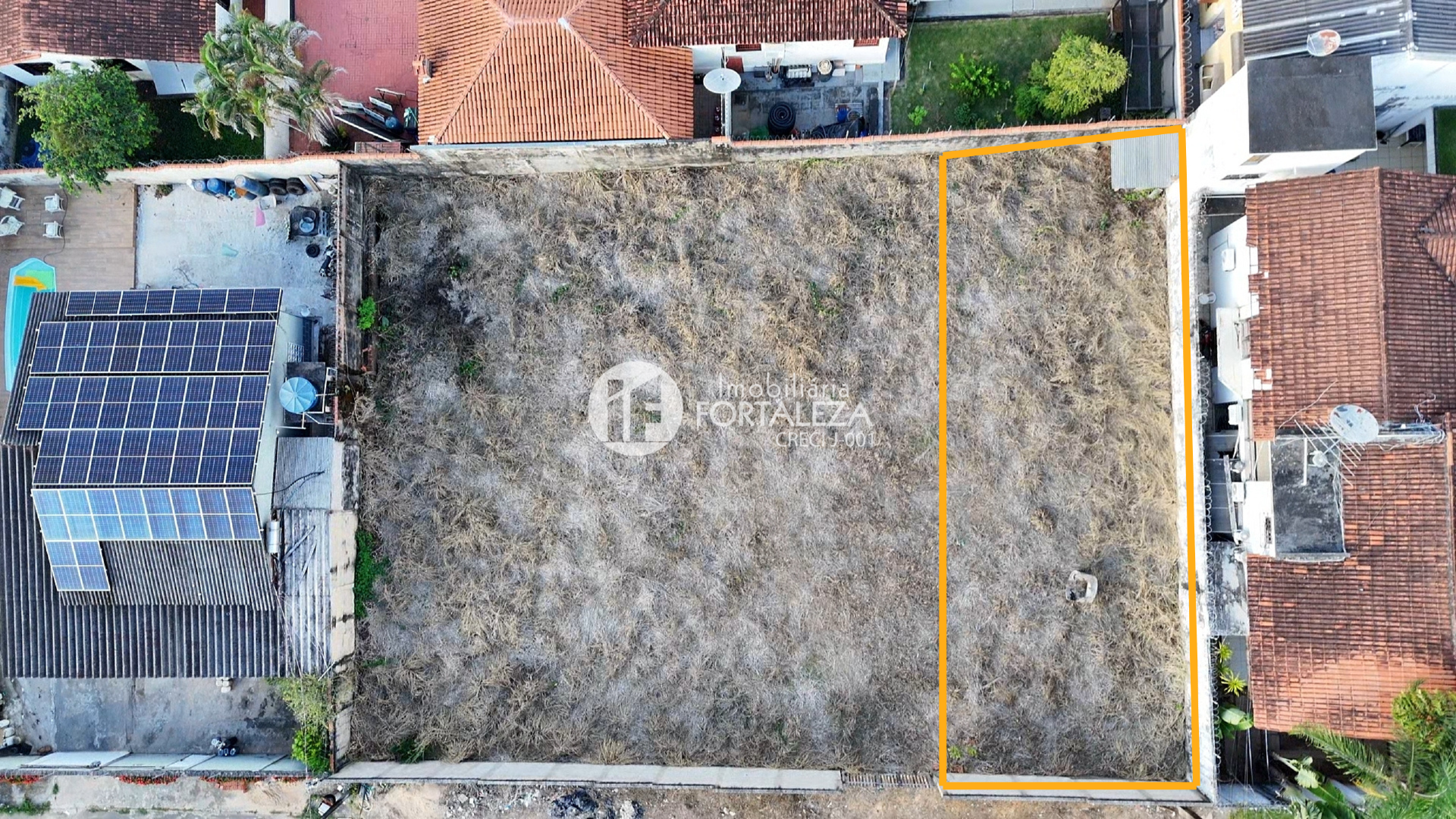 Terreno à venda no Conjunto Village: 