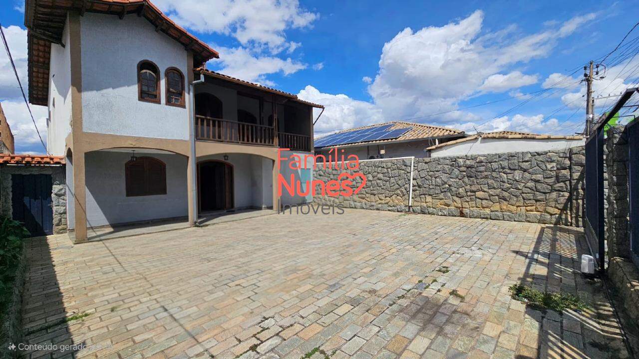 casa à venda no Centro: AREA EXTERNA FRONTAL