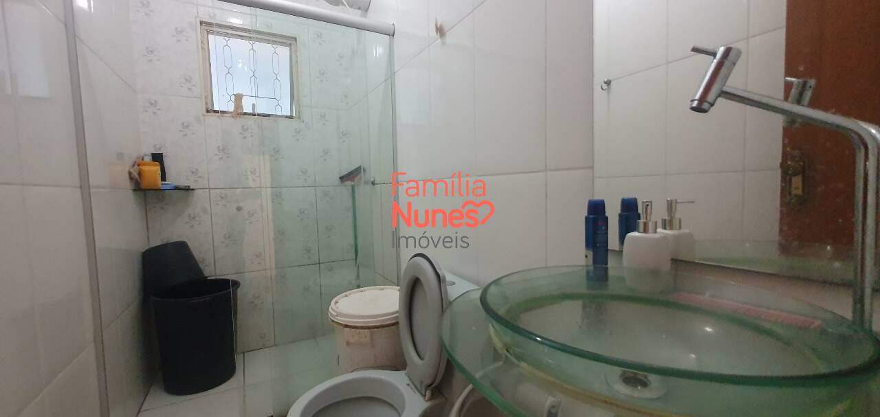 casa à venda no Granja Ouro Branco: Banho social