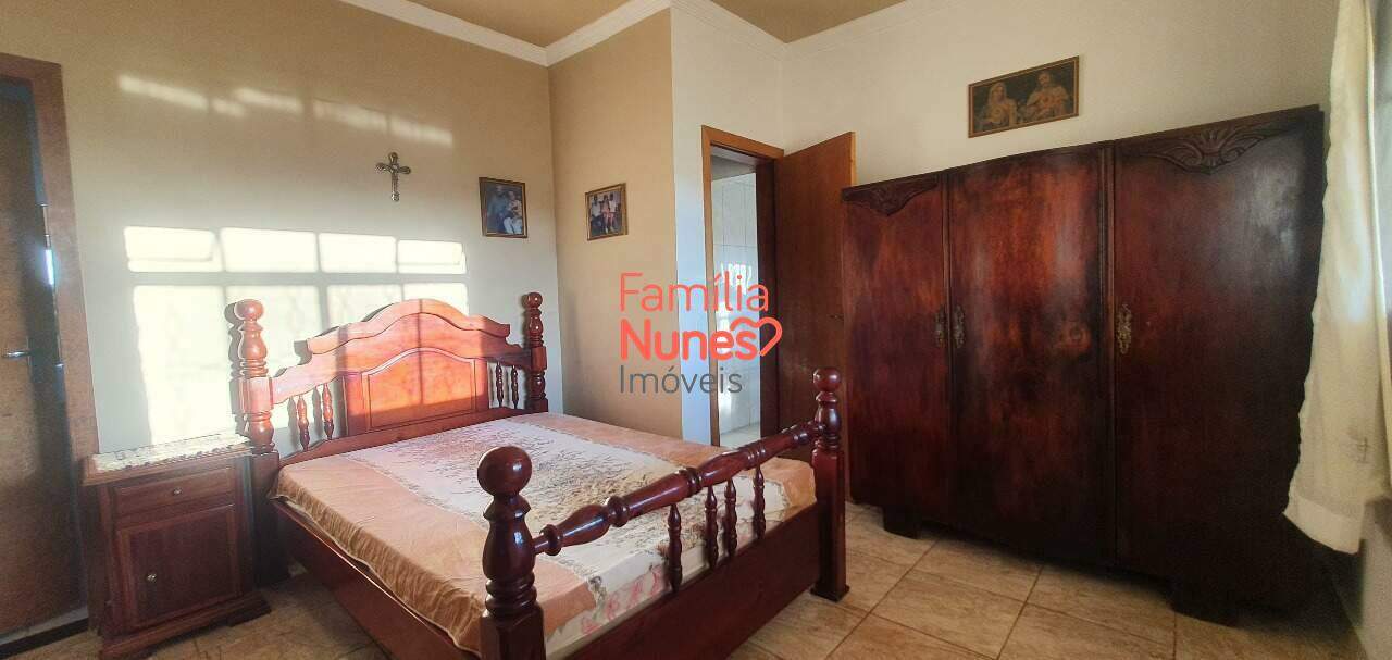 casa à venda no Granja Ouro Branco: Quarto suíte