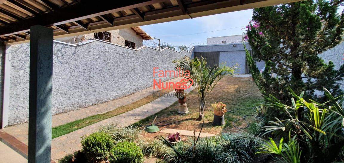 casa à venda no Granja Ouro Branco: GAREGEM/QUINTAL FRONTAL