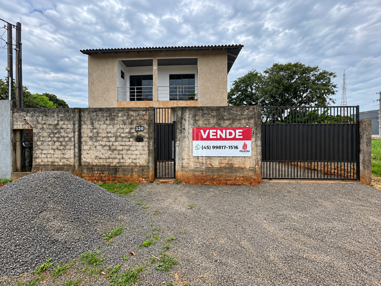 Sobrado à venda no Centro Cívico: 