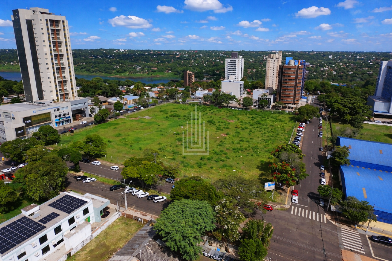 Área à venda no Centro: 