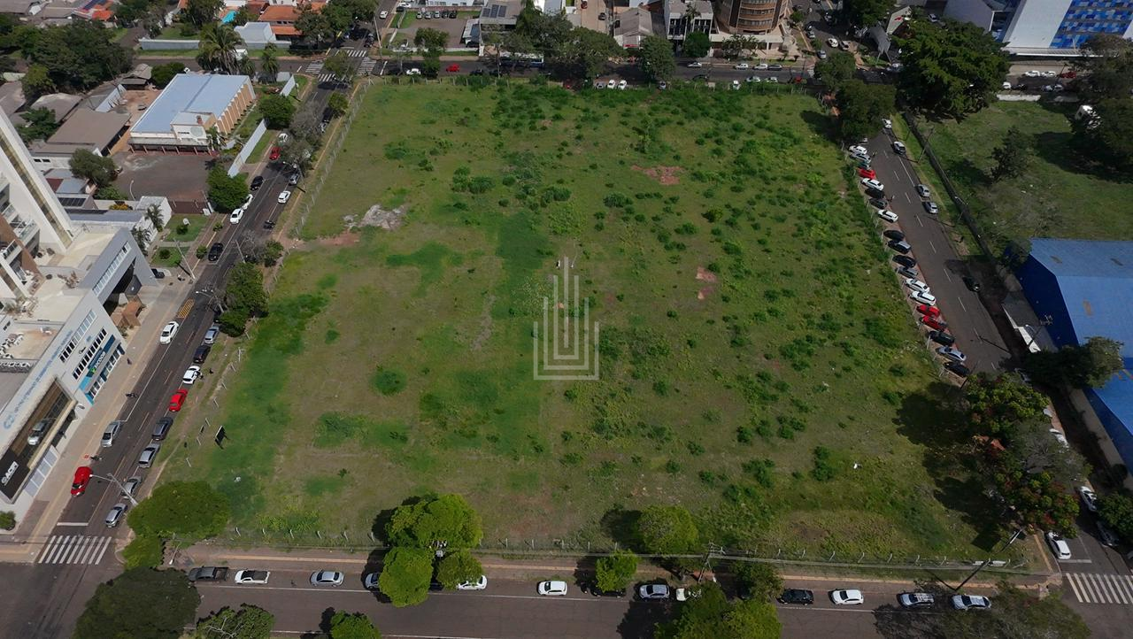 Área à venda no Centro: 