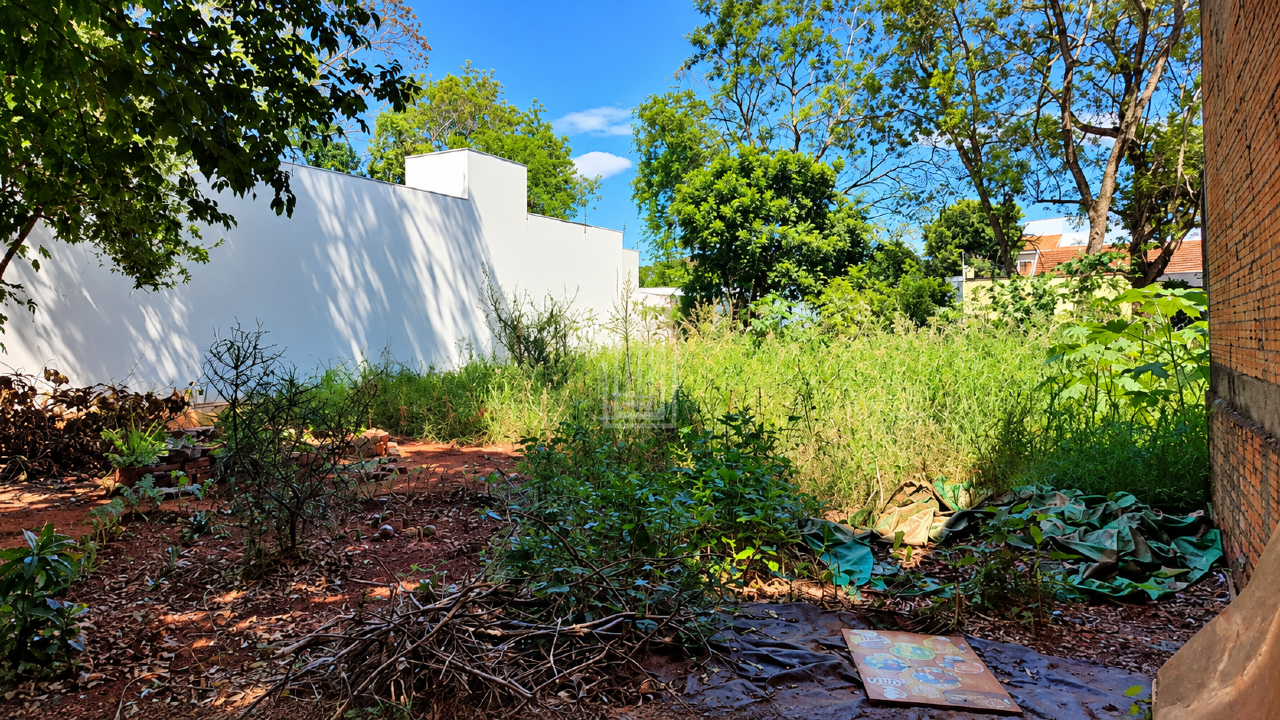 Terreno à venda no Jardim Bourbon: 