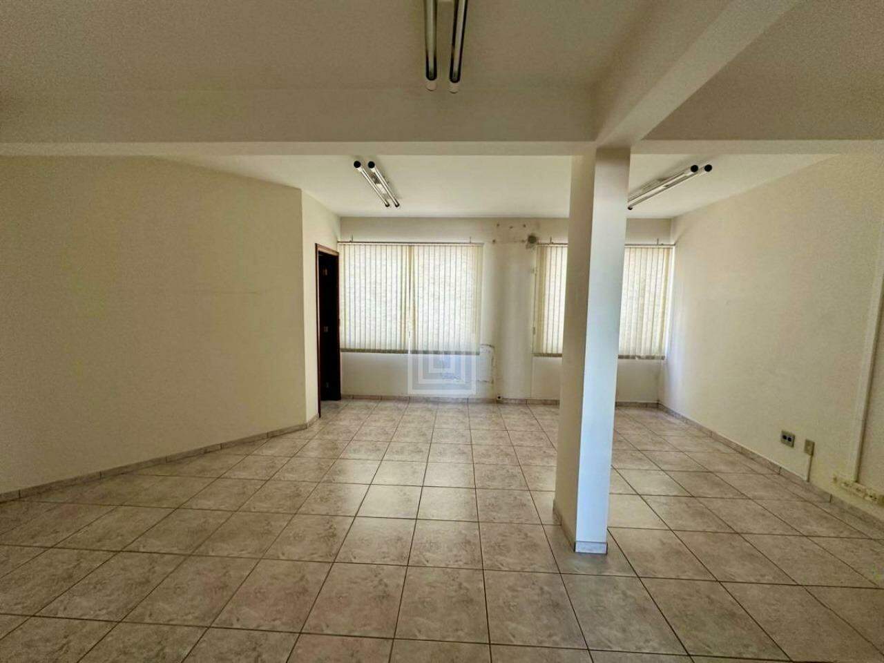 Prédio à venda no Centro: 