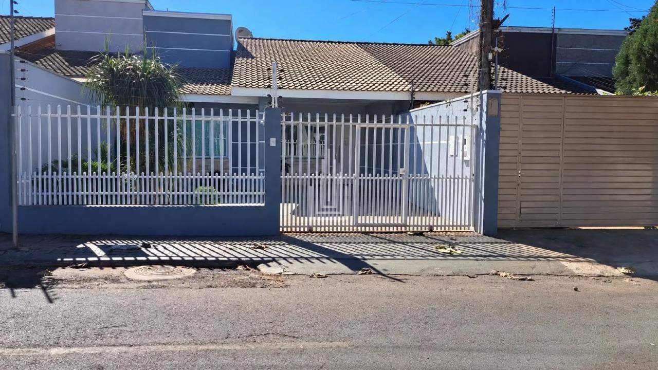 Casa à venda no Jardim Lancaster: 