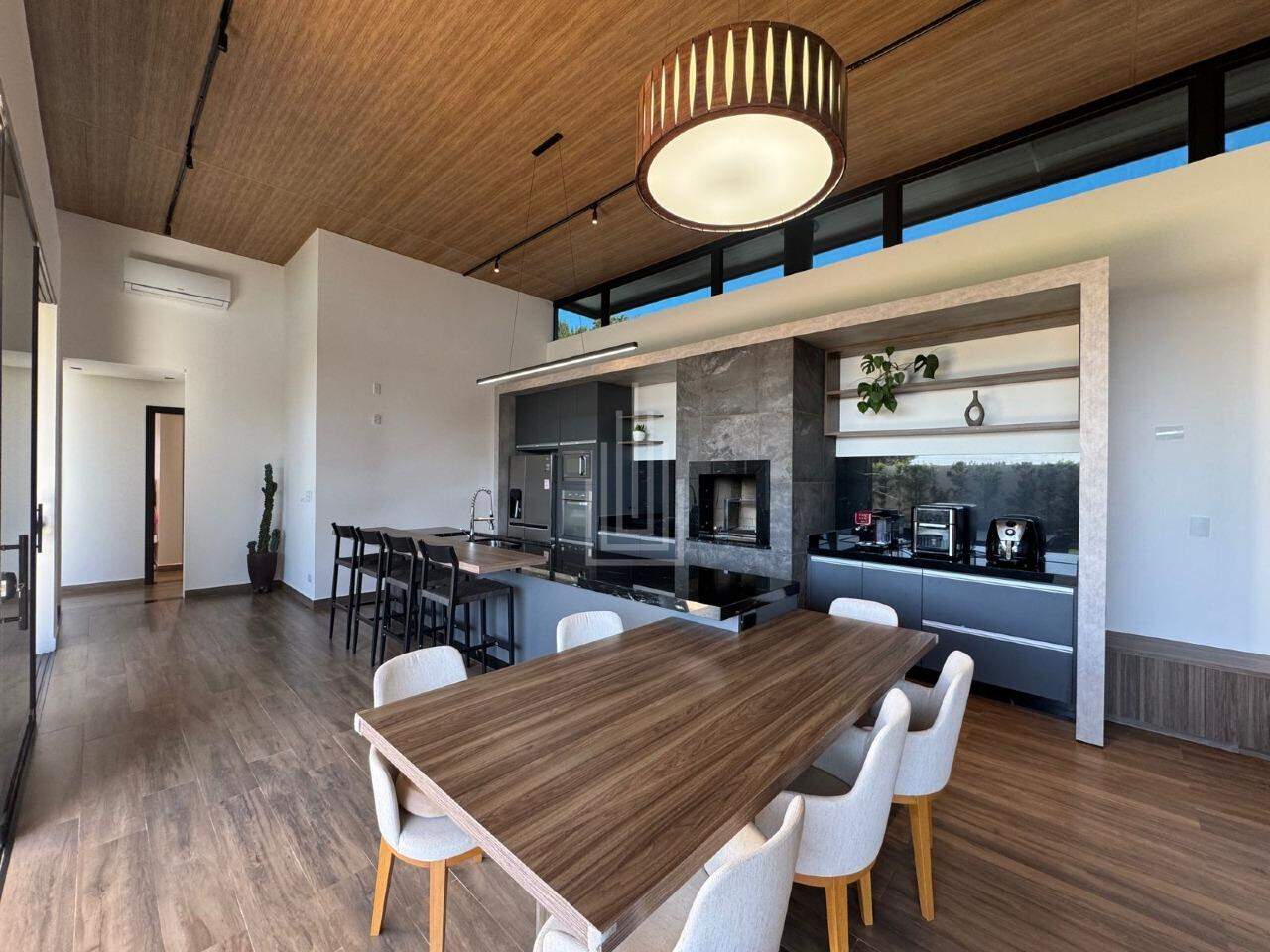 Casa à venda no Condomínio Residencial Arco de Paris : 