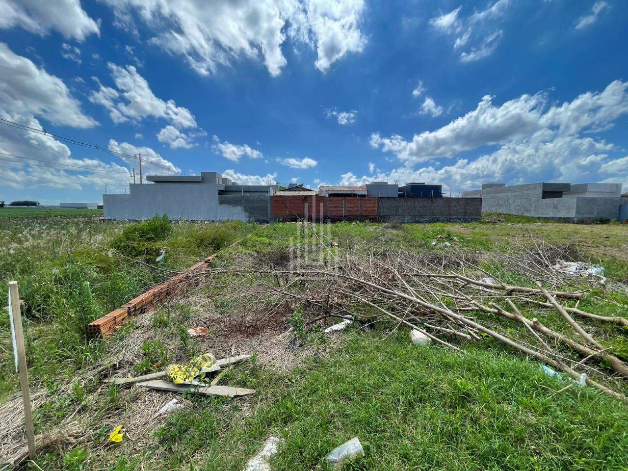 Terreno à venda no Jardim Oliveiras: 