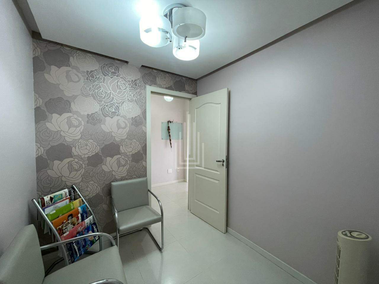 Sala à venda no Centro: 