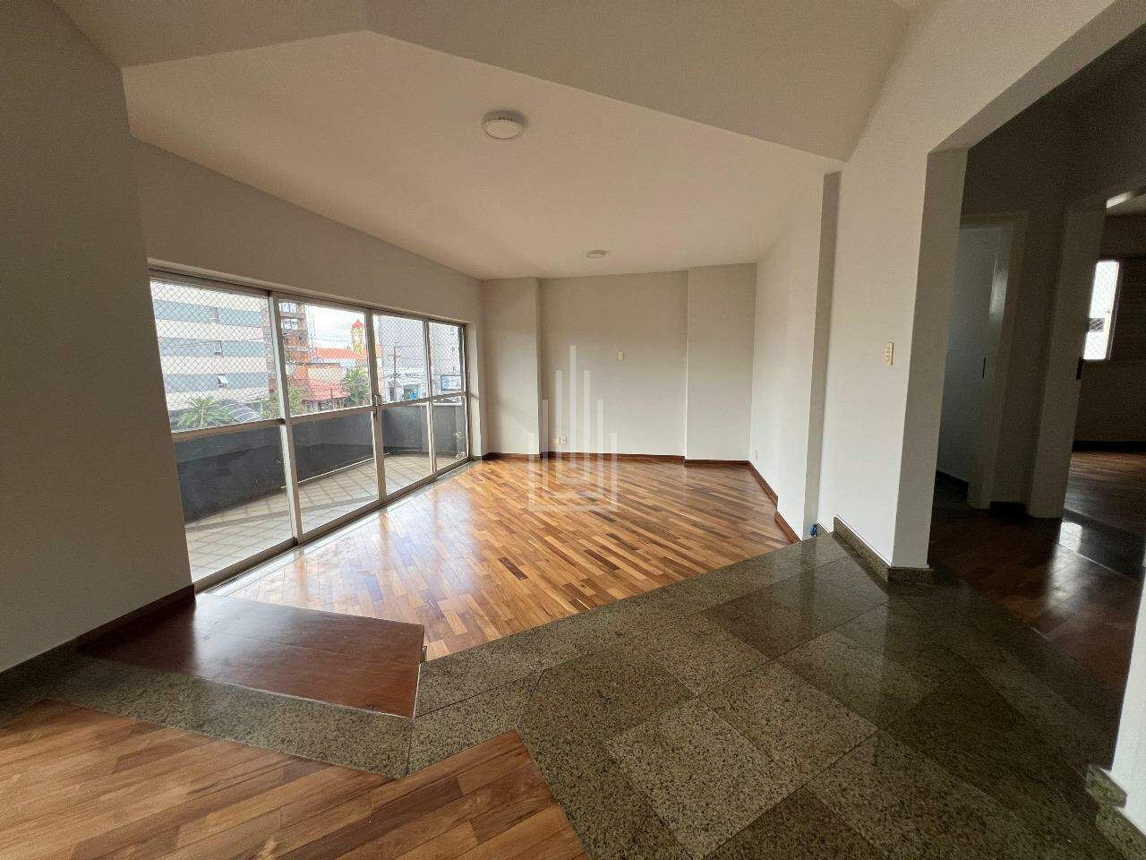 Apartamento para aluguel no Edifício Normandie : 