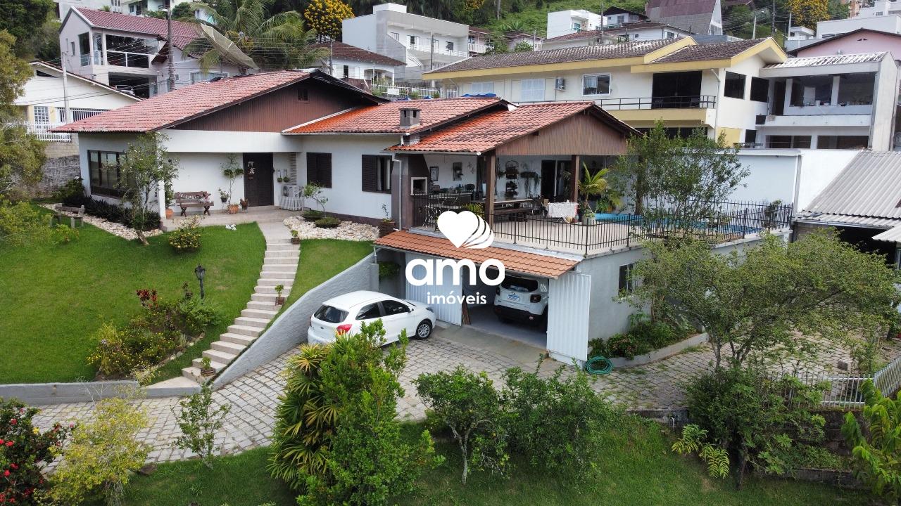 Casa de 3 quartos, 265m² no bairro Primeiro de Maio, em Brusque | Eu Corretor