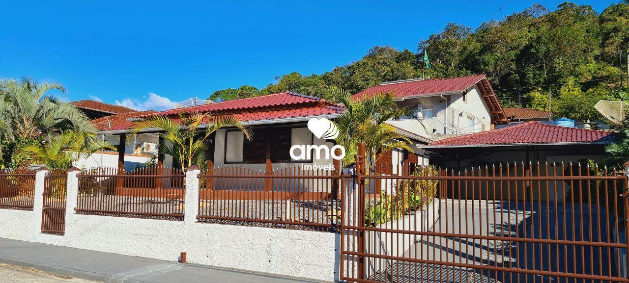 Casa de 3 quartos, 200m² no bairro Cerâmica Reis, em Brusque | Eu Corretor