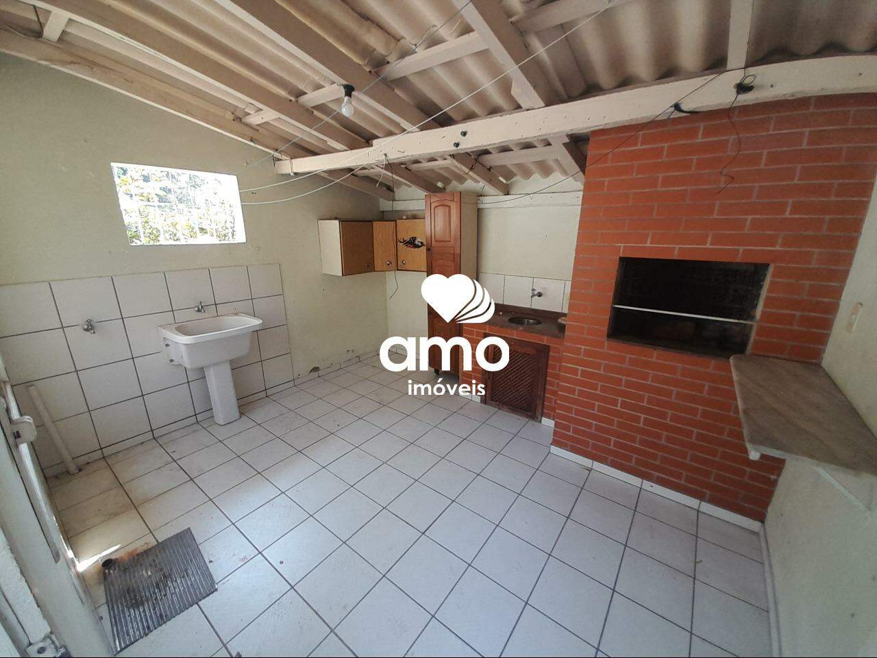 ÁREA DE SERVIÇO / CHURRASQUEIRA 
