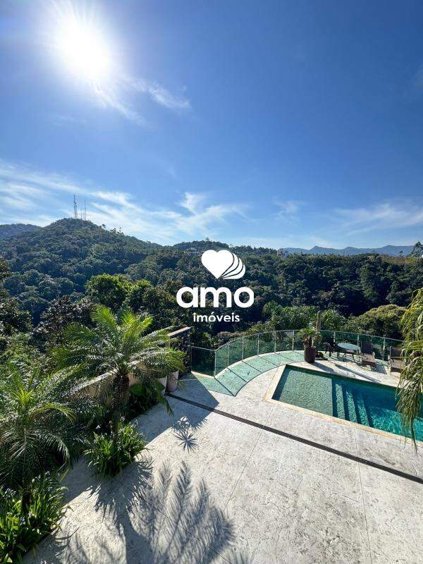 Casa de 368m² no bairro Centro I, em Brusque | Eu Corretor