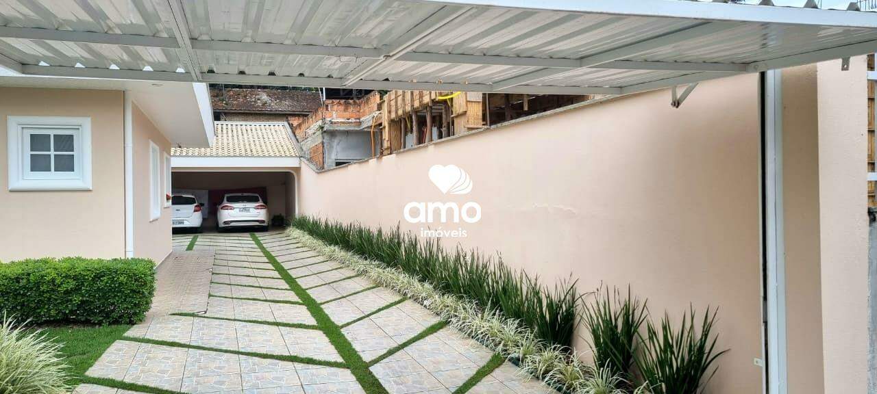 Casa de 4 quartos, 300m² no bairro Centro I, em Brusque | Eu Corretor