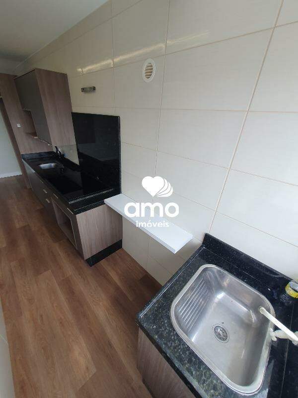ÁREA DE SERVIÇO / COZINHA