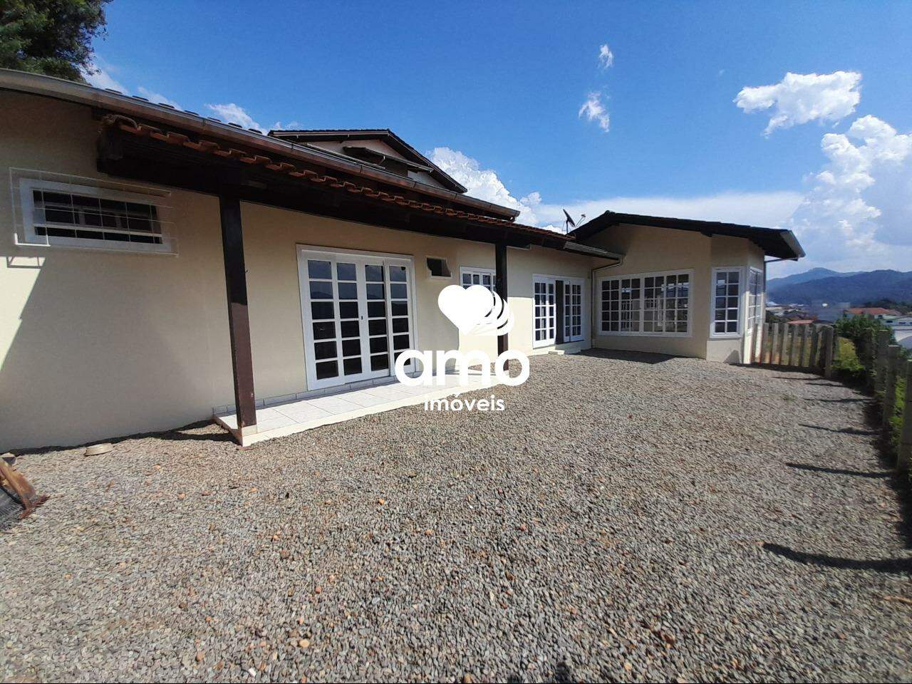 Casa de 3 quartos, 214m² no bairro Souza Cruz, em Brusque | Eu Corretor