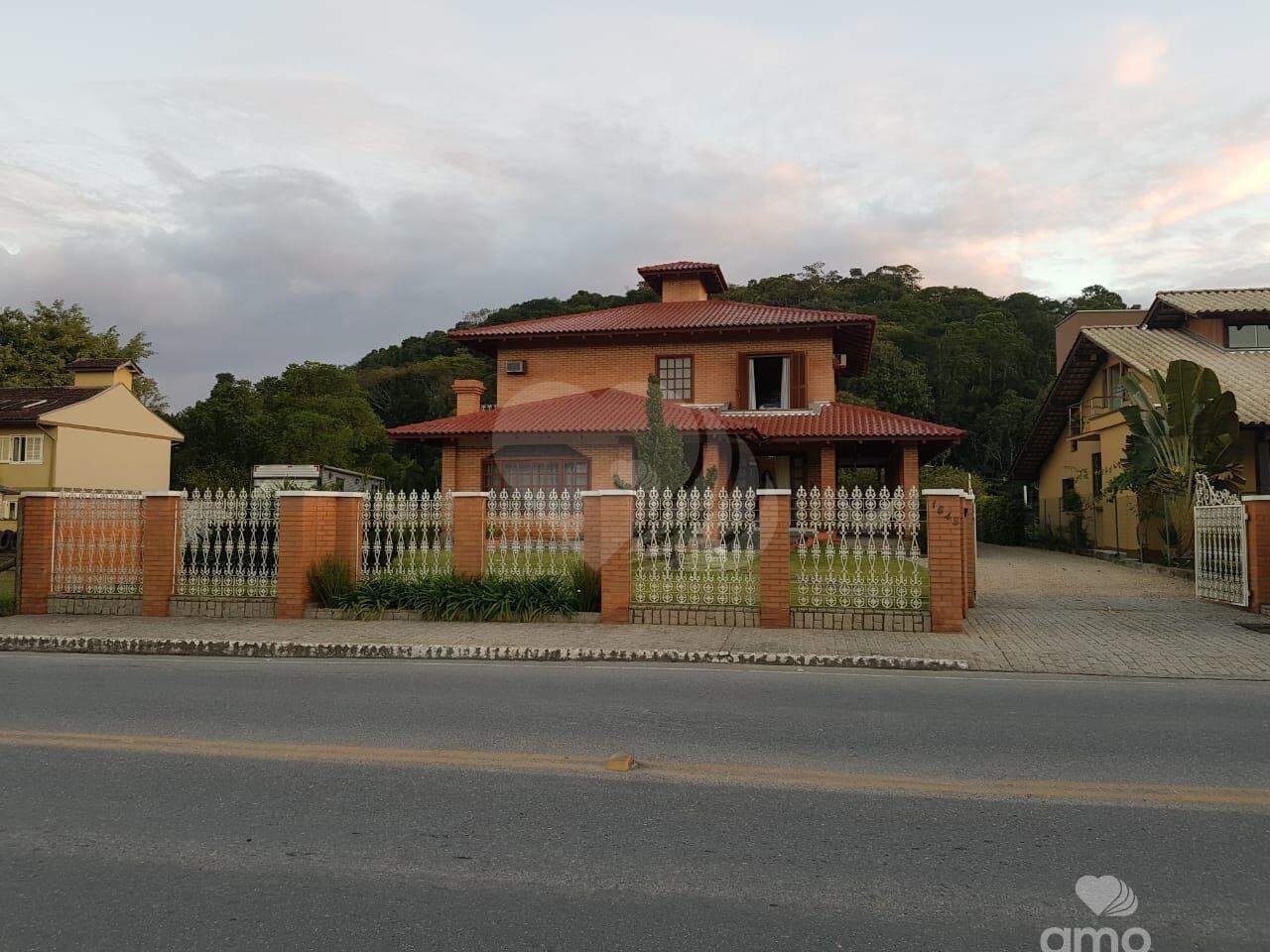Casa de 5 quartos, 420m² no bairro Centro, em Guabiruba | Eu Corretor