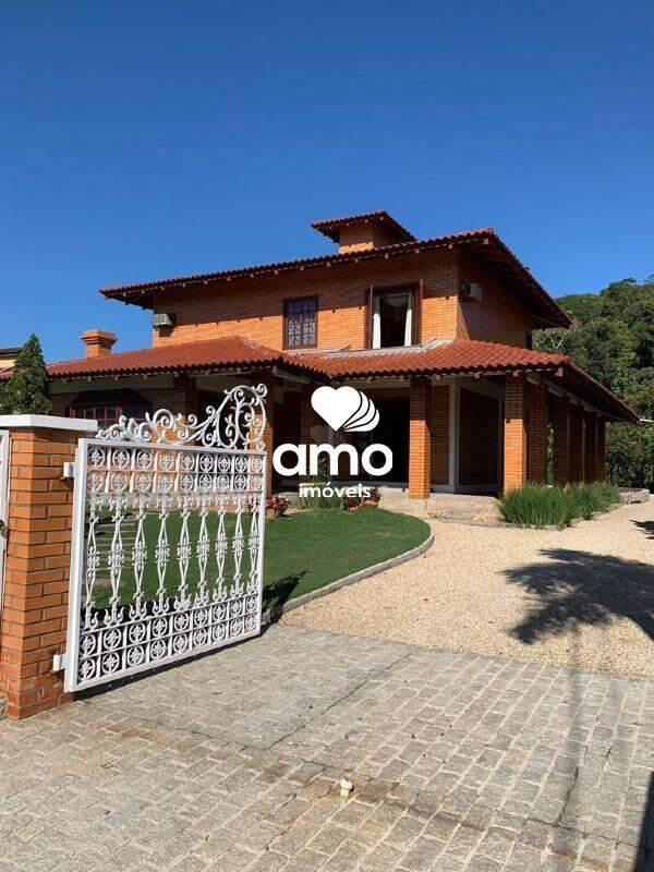 Casa de 5 quartos, 420m² no bairro Centro, em Guabiruba | Eu Corretor