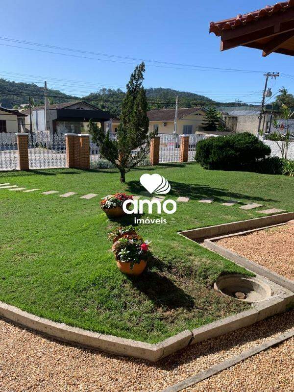 Casa de 5 quartos, 420m² no bairro Centro, em Guabiruba | Eu Corretor