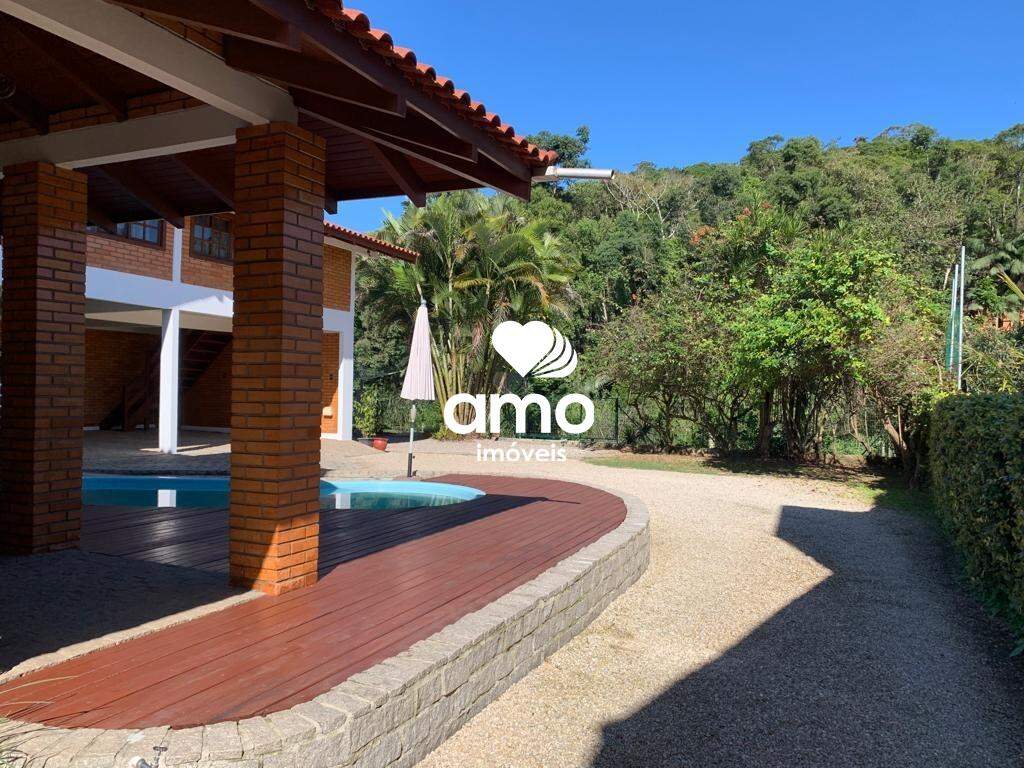 Casa de 5 quartos, 420m² no bairro Centro, em Guabiruba | Eu Corretor