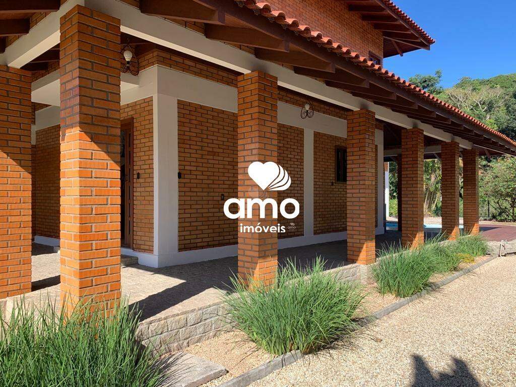 Casa de 5 quartos, 420m² no bairro Centro, em Guabiruba | Eu Corretor