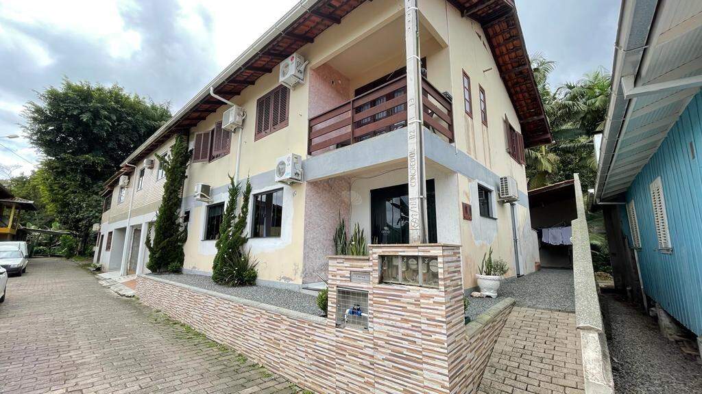 Casa de 3 quartos, 90m² no bairro Centro I, em Guabiruba | Eu Corretor