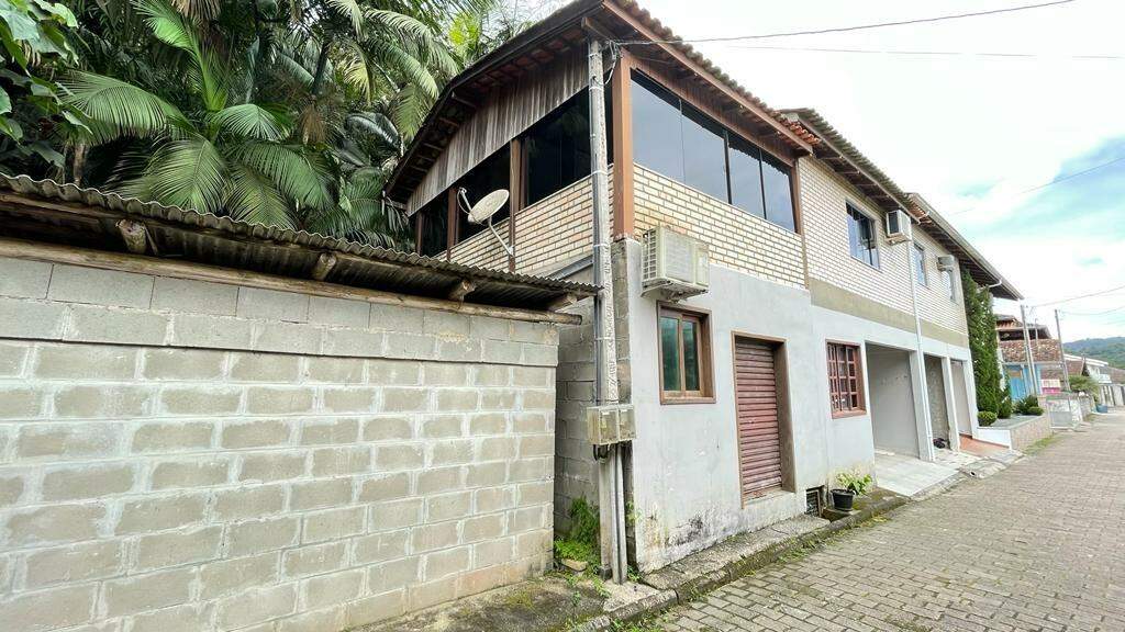 Casa de 3 quartos, 90m² no bairro Centro I, em Guabiruba | Eu Corretor