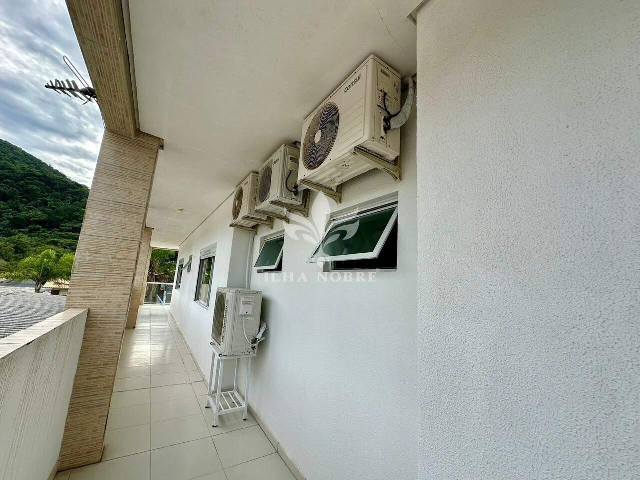 Casa à venda no Costeira do Pirajubaé: 