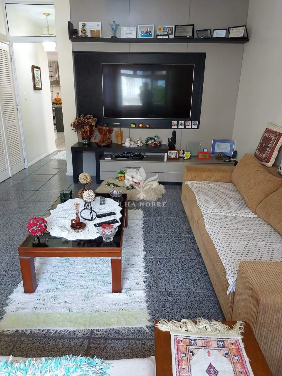 Casa à venda no Coqueiros: 