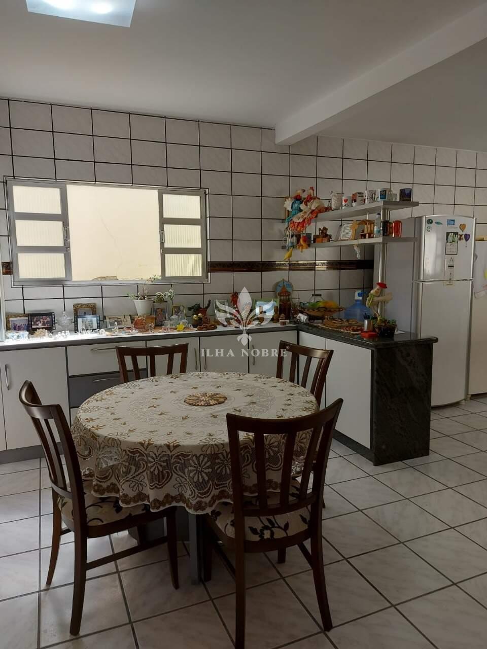 Casa à venda no Coqueiros: 
