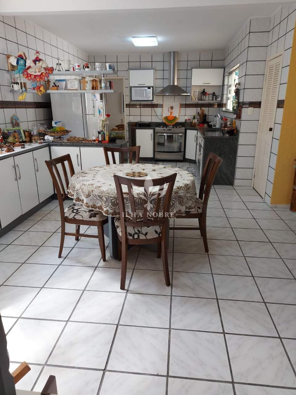 Casa à venda no Coqueiros: 
