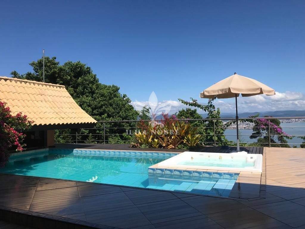 Casa à venda no Centro: 