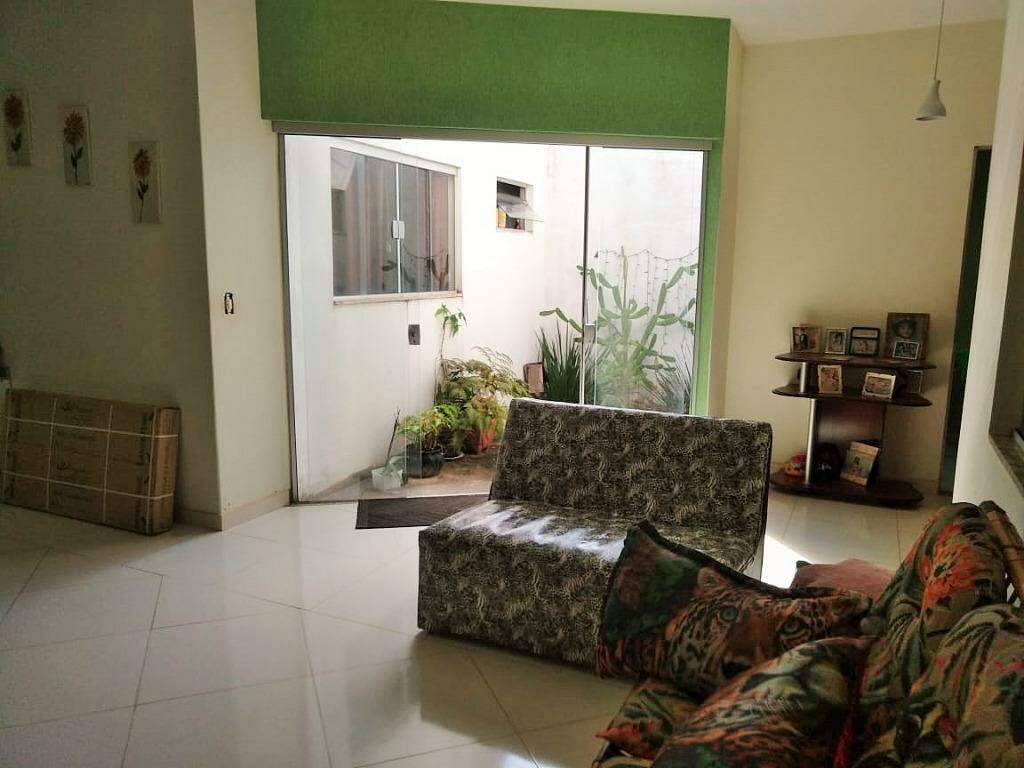 Casa à venda no Jardim Dona Regina Picelli: 