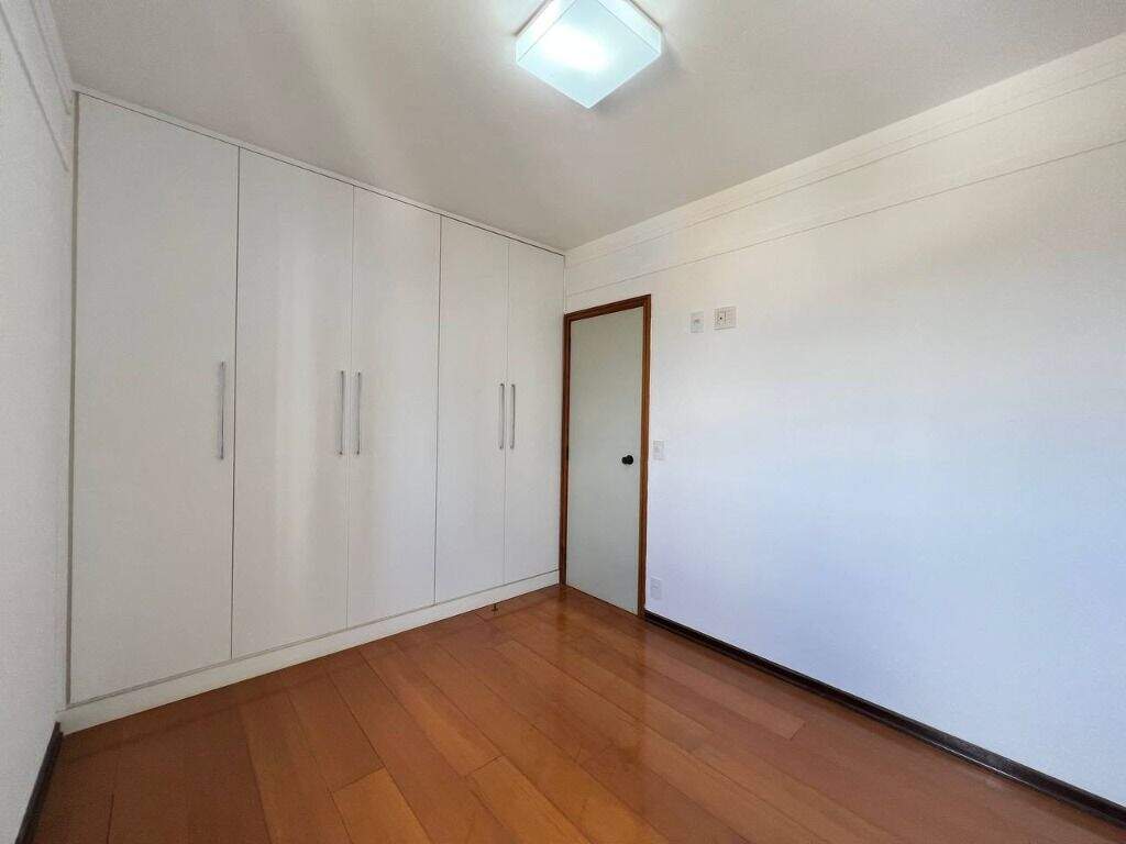 Apartamento à venda no Vila Santo Antônio: Dormitório II