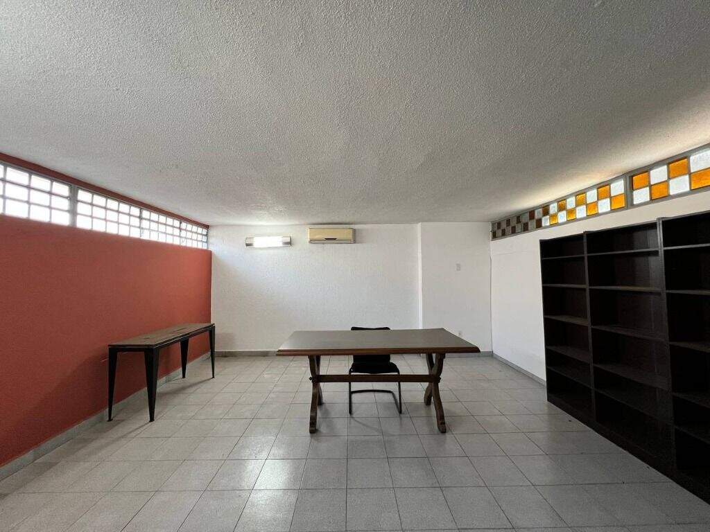 Sala para aluguel no Saúde: 