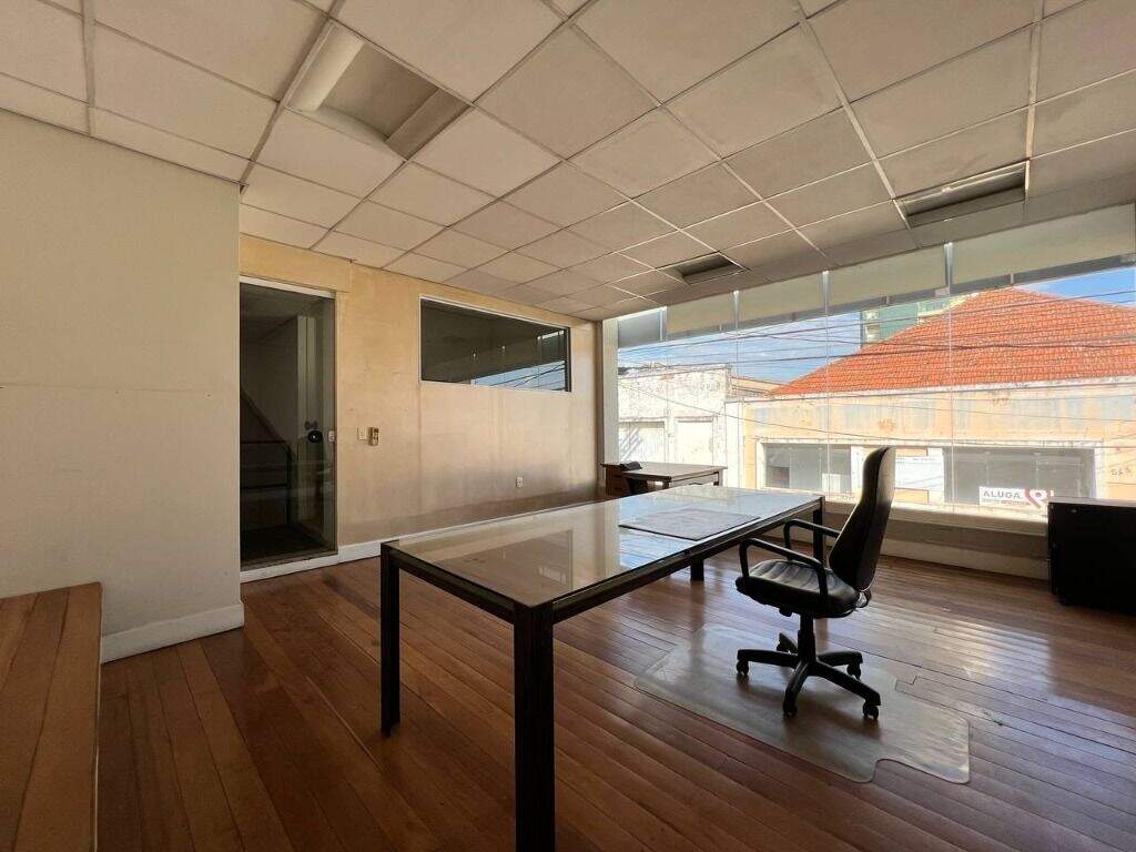Sala para aluguel no Saúde: 
