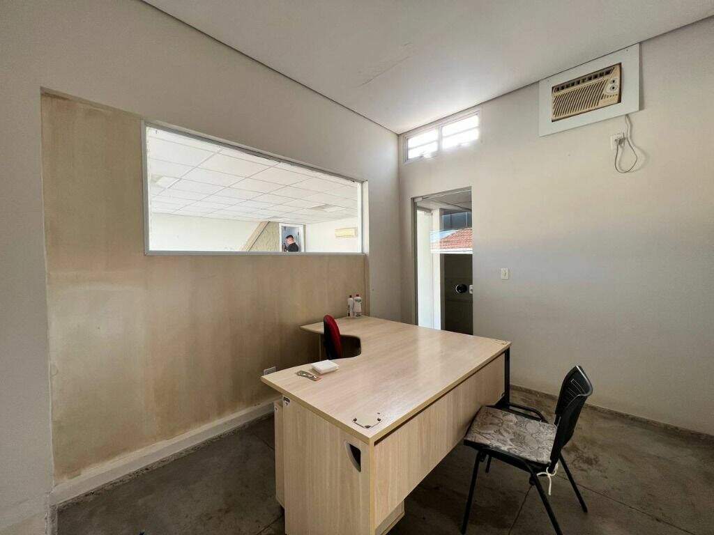 Sala para aluguel no Saúde: 