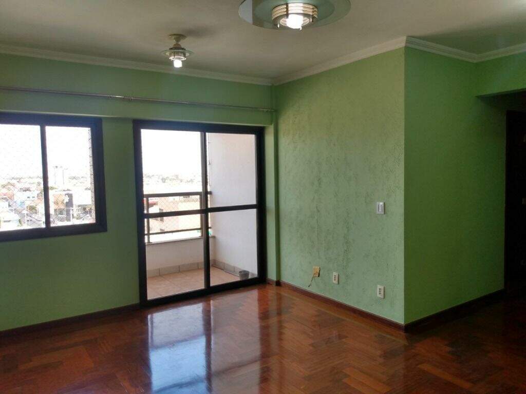 Apartamento à venda no Centro: Sala com varanda