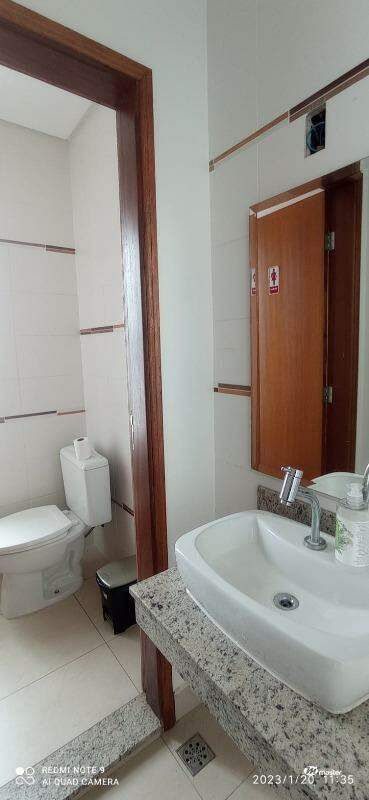 Sala para aluguel no Saúde: banheiro recepção 