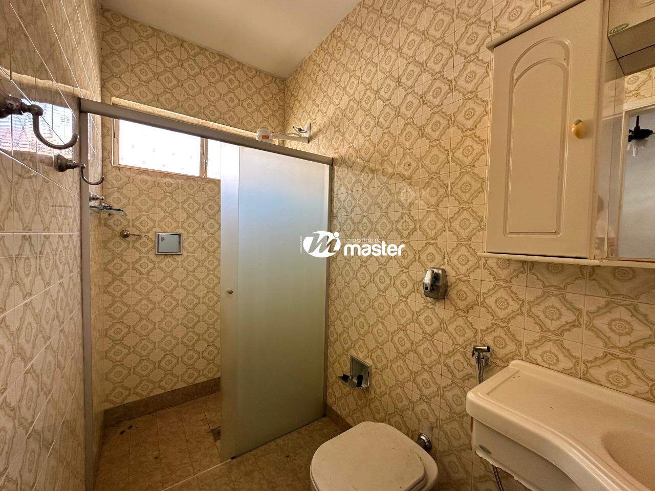 Casa à venda no Jardim Donângela: Banheiro suíte