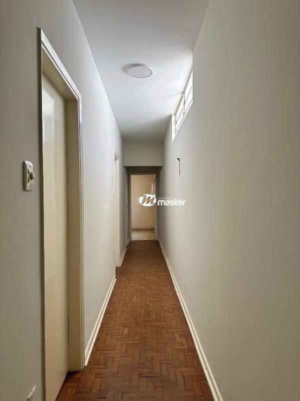 Casa à venda no Jardim Donângela: Corredor interno
