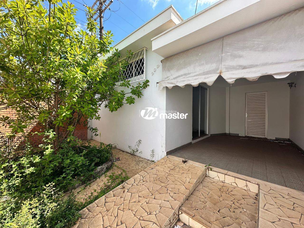 Casa à venda no Jardim Donângela: Garagem