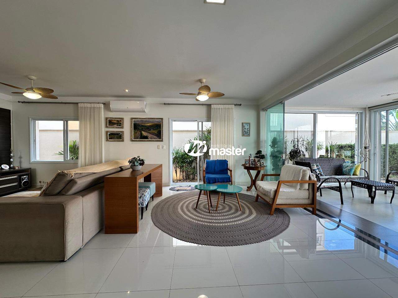 Casa em Condominio à venda no Jardim do Horto: Sala dois ambientes