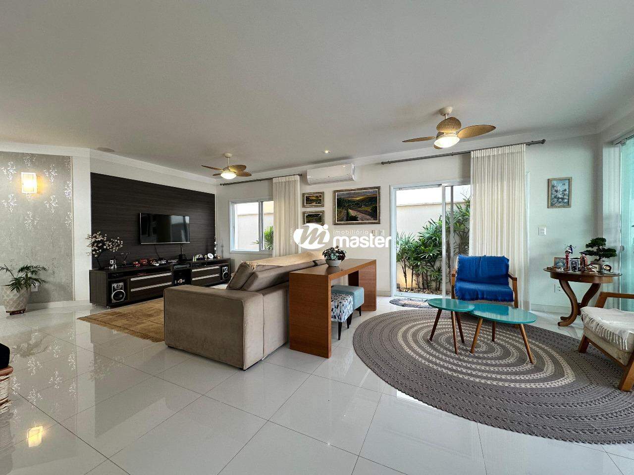Casa em Condominio à venda no Jardim do Horto: Sala de TV
