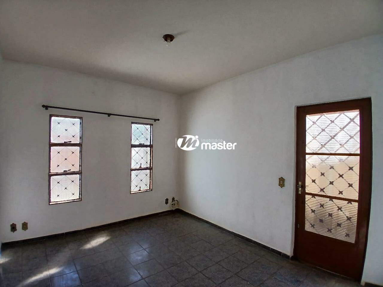 Casa à venda no Parque Mãe Preta: SALA